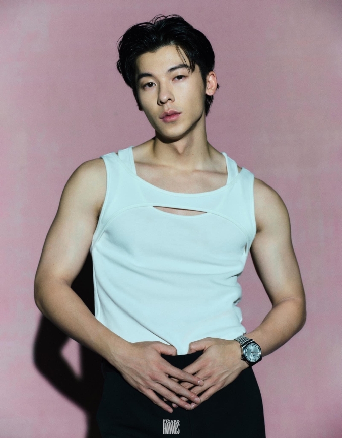 Vì sao chùm ảnh mới nhất về "trái cổ bén đứt tay" của Hứa Quang Hán trở thành đề tài hot?- Ảnh 11.