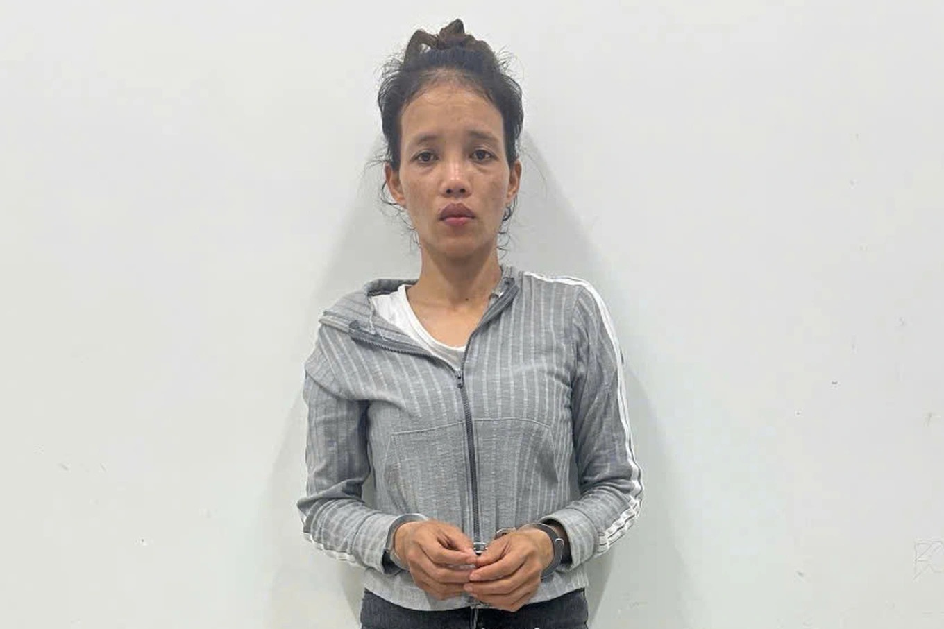 Người phụ nữ tử vong sau khi bị cướp điện thoại: Chân dung 2 đối tượng, cướp xong đi nhà nghỉ- Ảnh 1.