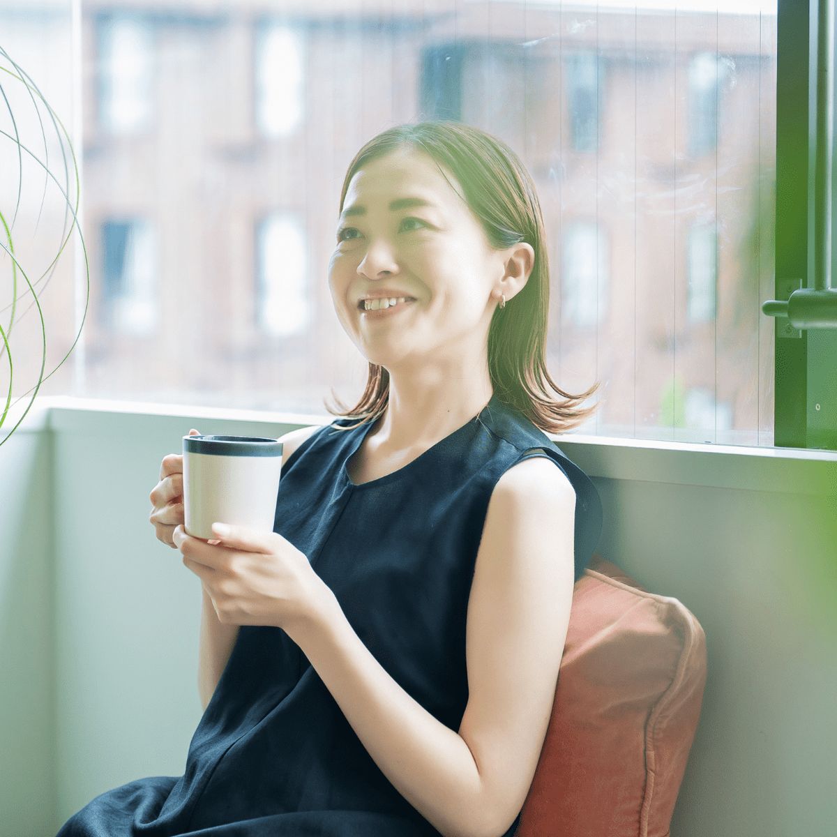 Tiêu để khỏa lấp trống rỗng: Nỗi đau tài chính ngầm của nhiều phụ nữ trung niên- Ảnh 1.