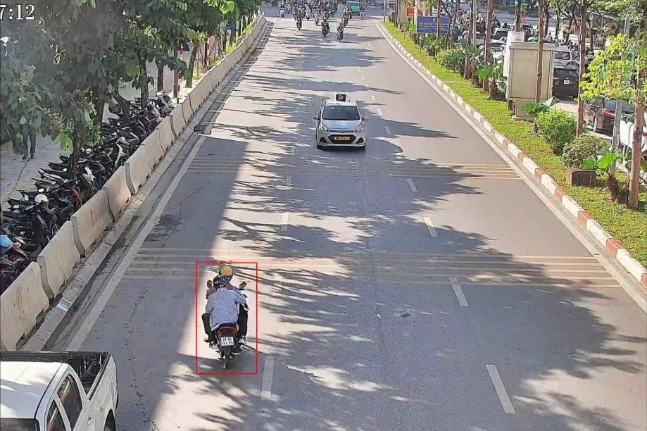 Trong 12 giờ, camera AI 'bắt' gần 1.800 trường hợp vi phạm giao thông ở Hà Nội- Ảnh 3.