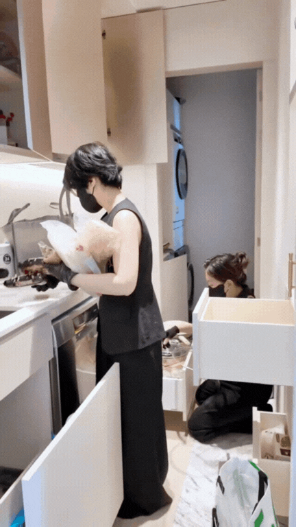 Nghề dọn tủ đồ cho giới siêu giàu kiếm 23 triệu/giờ? Nữ CEO từng 