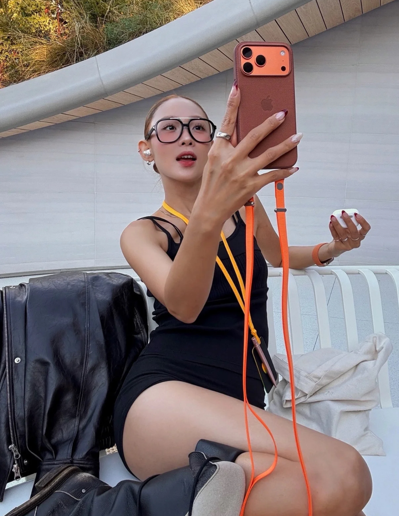 iPhone 17 vừa ra mắt, spotlight đã vội thuộc về loạt ốp và phụ kiện quá chất đi- Ảnh 12.
