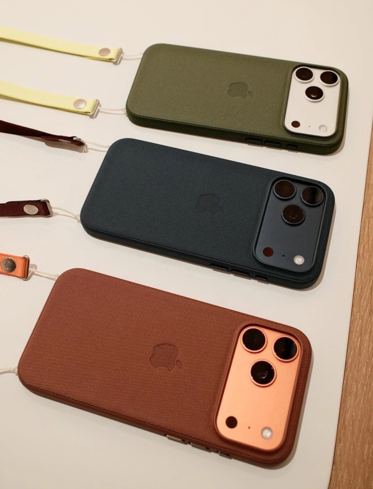 iPhone 17 vừa ra mắt, spotlight đã vội thuộc về loạt ốp và phụ kiện quá chất đi- Ảnh 7.