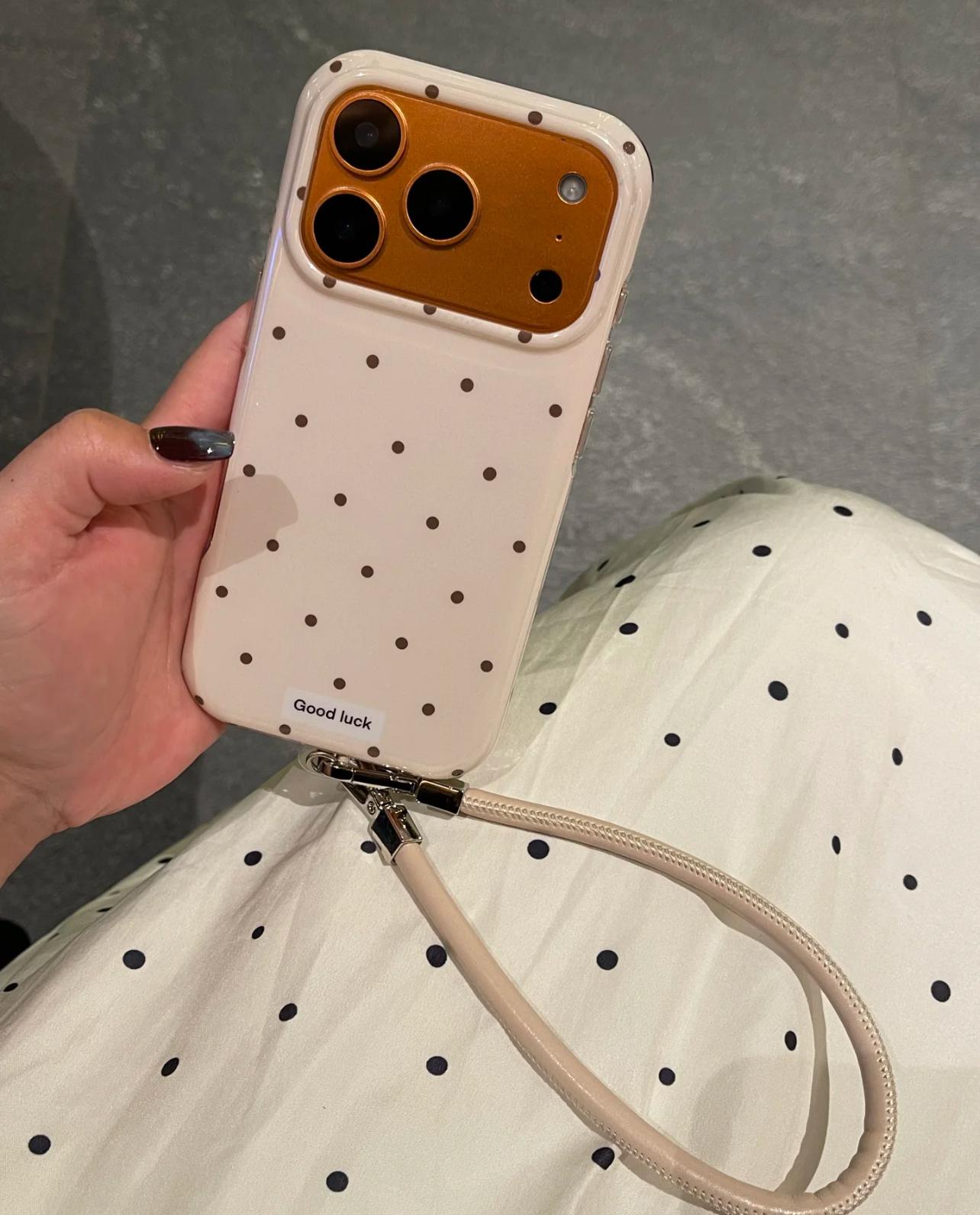 iPhone 17 vừa ra mắt, spotlight đã vội thuộc về loạt ốp và phụ kiện quá chất đi- Ảnh 5.