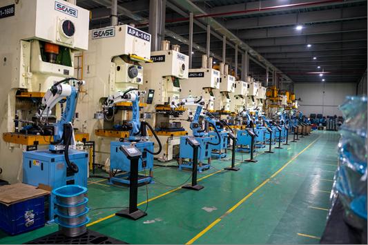 Hơn 30 KOL bất ngờ khi tham quan hệ thống nhà máy hiện đại của Tập đoàn SUNHOUSE- Ảnh 5.