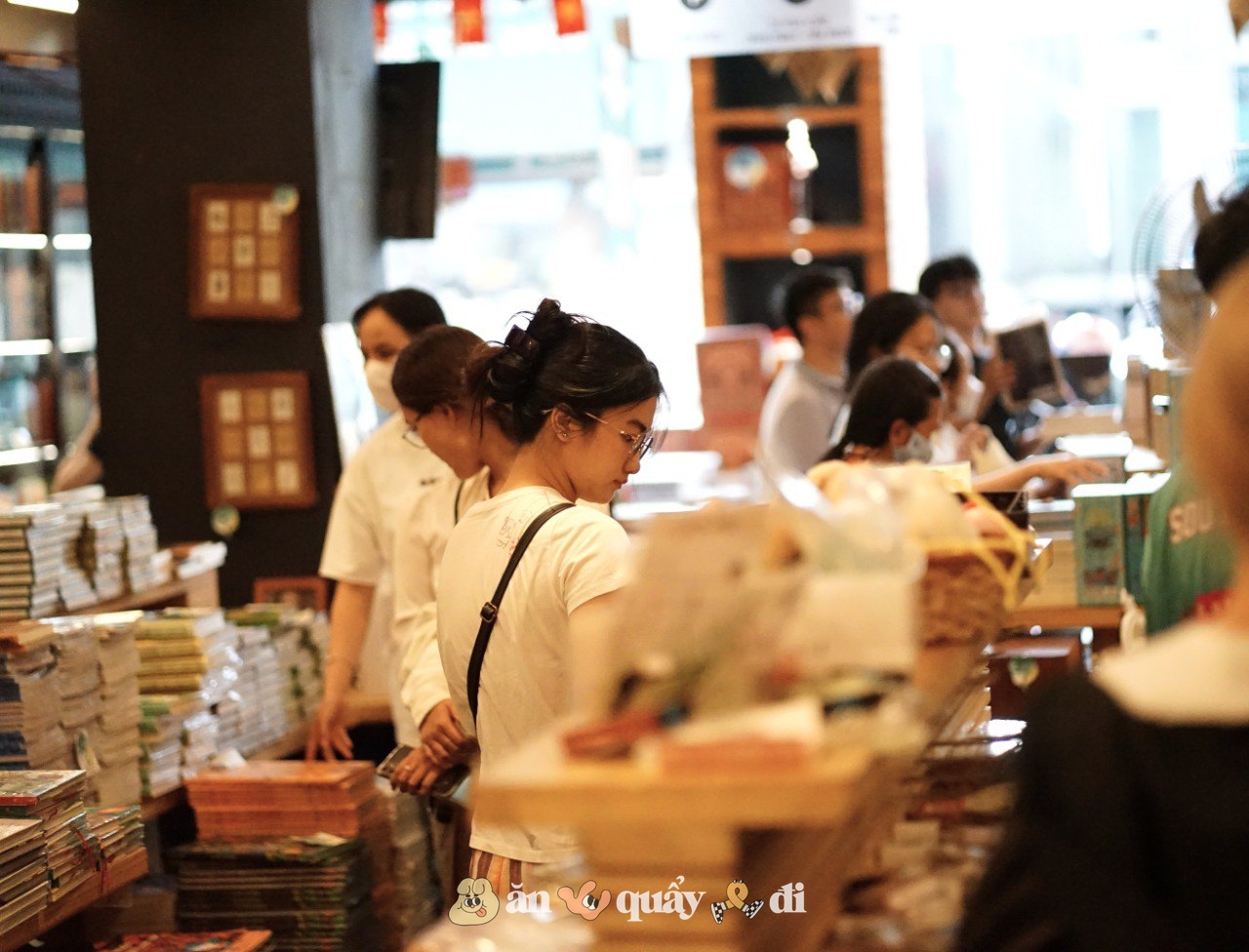 Ken đặc người tiếc nuối ghé thăm nhà sách Cá Chép ngày cuối, nhân viên tiết lộ 1 điều cực bất ngờ- Ảnh 8.