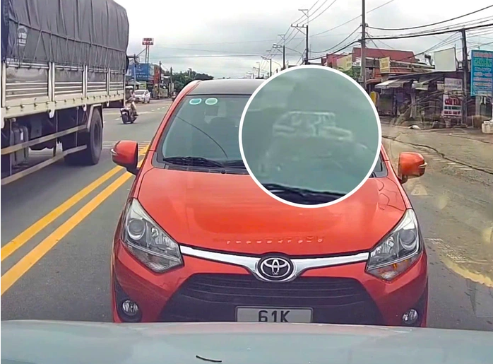Lái ô tô ngược chiều, lại không chịu nhường đường còn dùng điện thoại ghi hình: Nữ tài xế nói lý do- Ảnh 1.