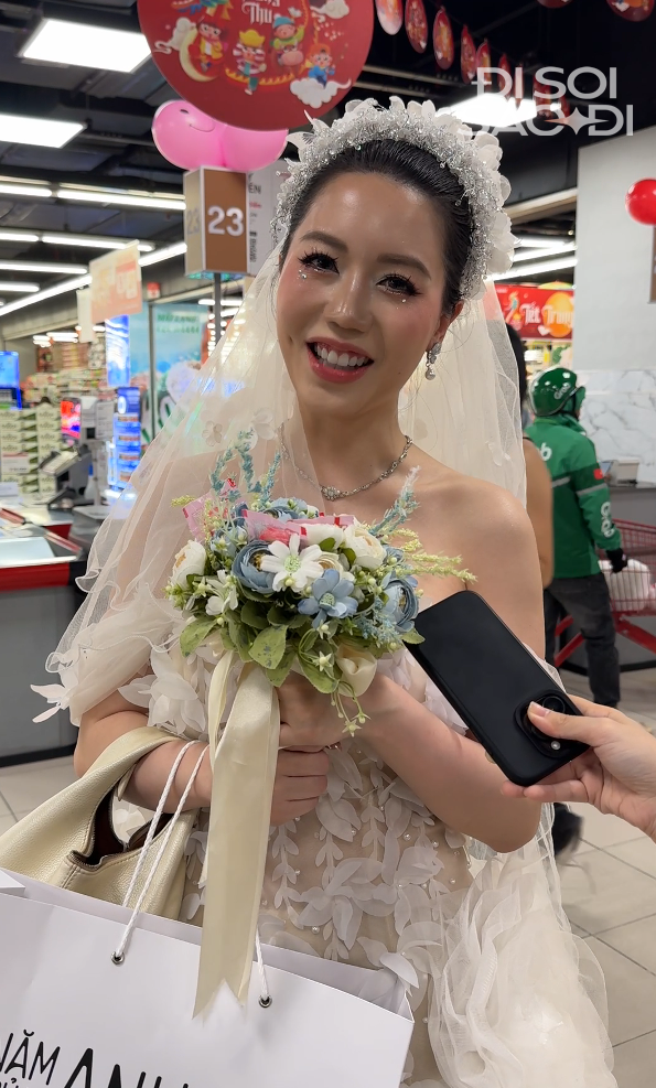 Mặc váy cưới, vượt gần 2.000km để đến với Hứa Quang Hán: "Chồng họ Hứa, đặt tên con là gì nhỉ?"- Ảnh 3.