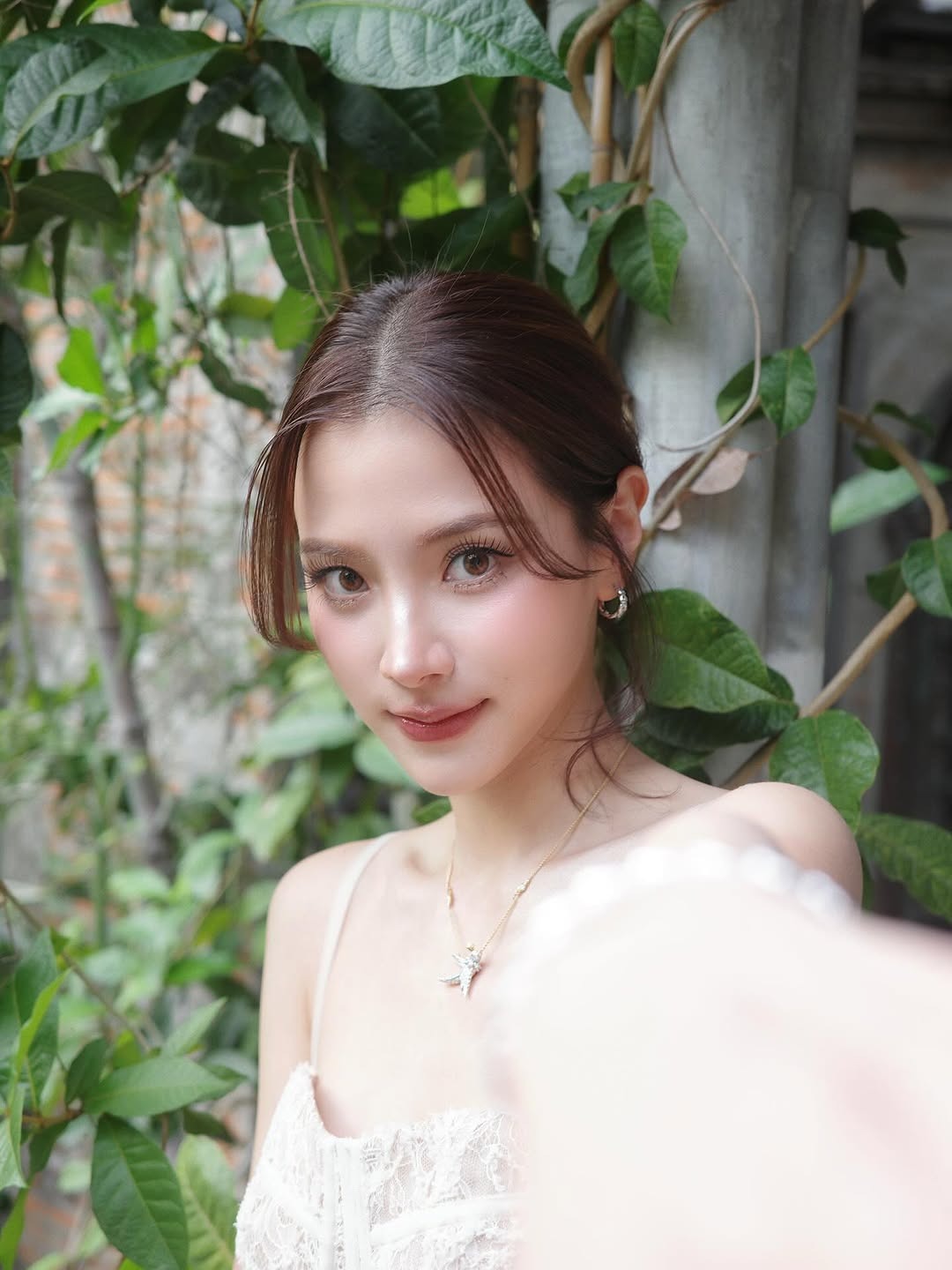 1 nụ cười của Baifern Pimchanok đủ khuynh đảo MXH, diện váy local brand Việt đẹp xé toạc thị giác!- Ảnh 2.
