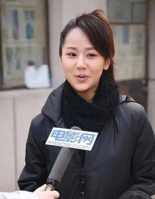 Làm ơn đừng đưa nước tẩy trang cho 5 mỹ nhân showbiz này kẻo lại thất vọng!- Ảnh 2.