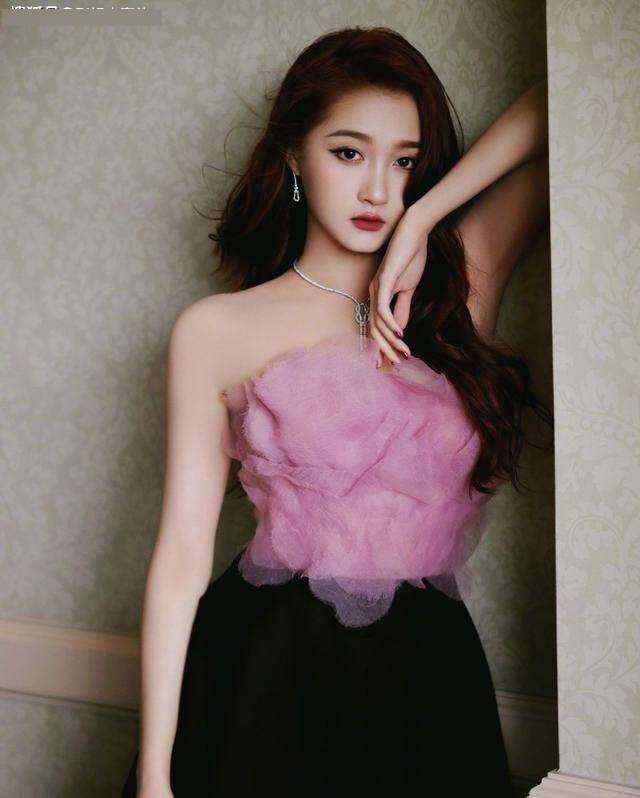 Làm ơn đừng đưa nước tẩy trang cho 5 mỹ nhân showbiz này kẻo lại thất vọng!- Ảnh 16.