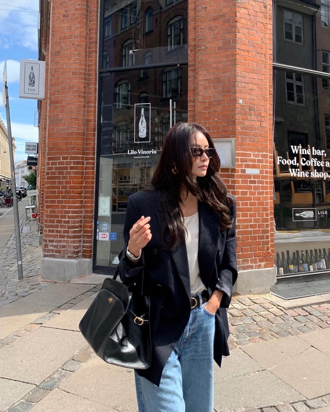 Mặc đẹp rất đơn giản khi chị em phối 5 mẫu áo basic này với quần jeans- Ảnh 10.