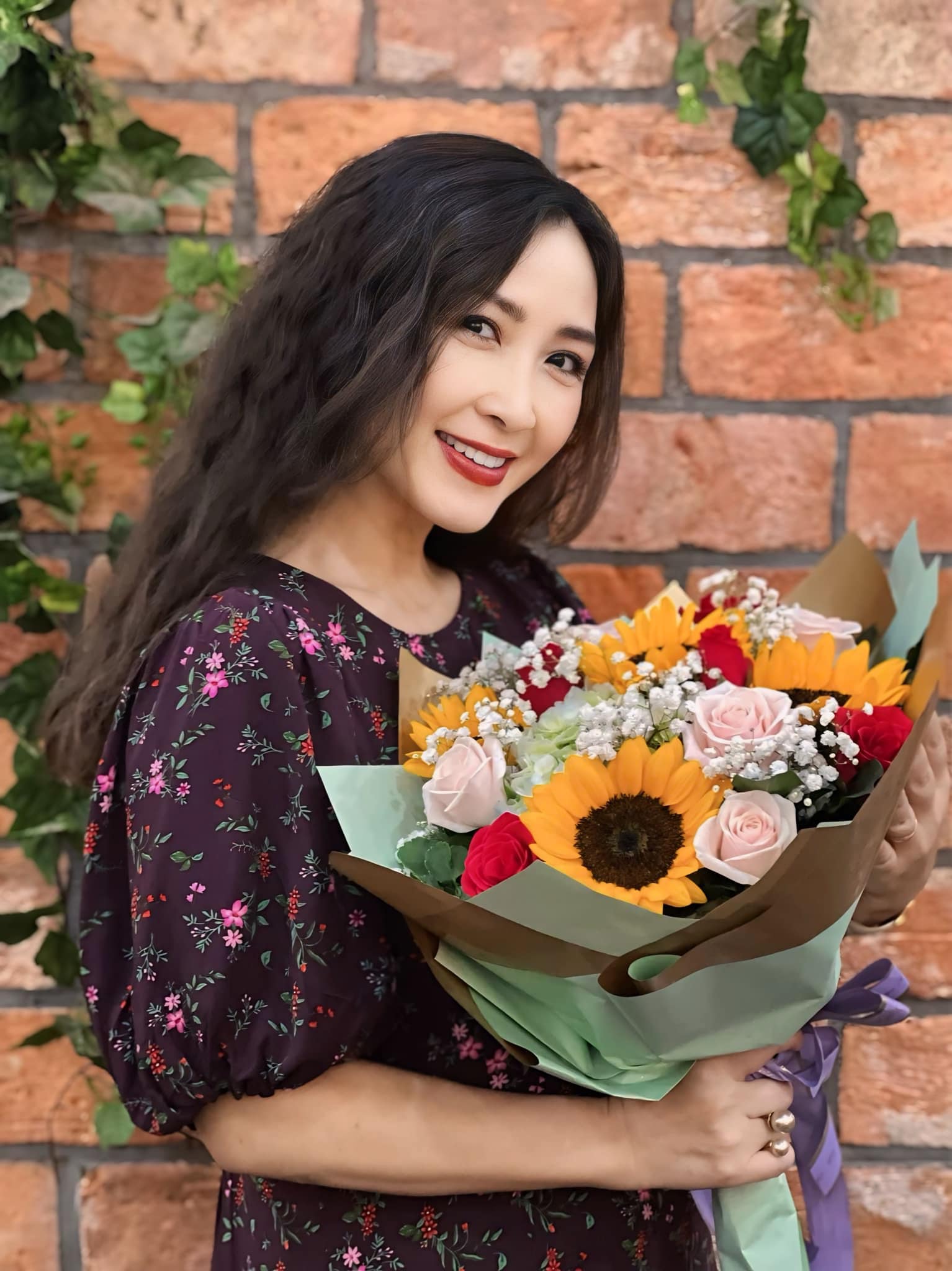 Nữ nghệ sĩ là hoa hậu màn ảnh Việt hiếm hoi công khai chồng, sống hạnh phúc dù 