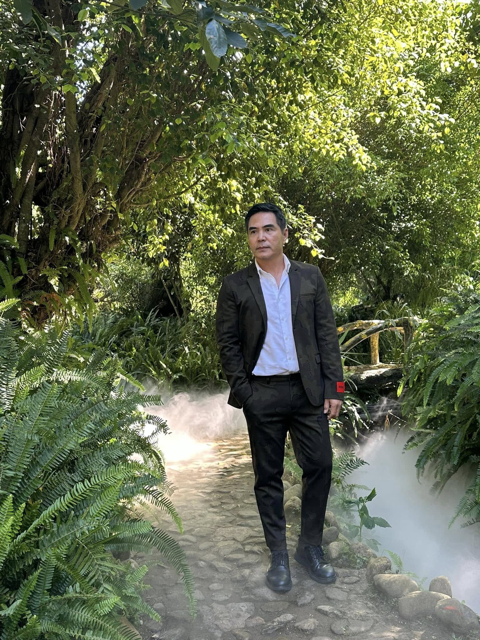 Nam diễn viên là 