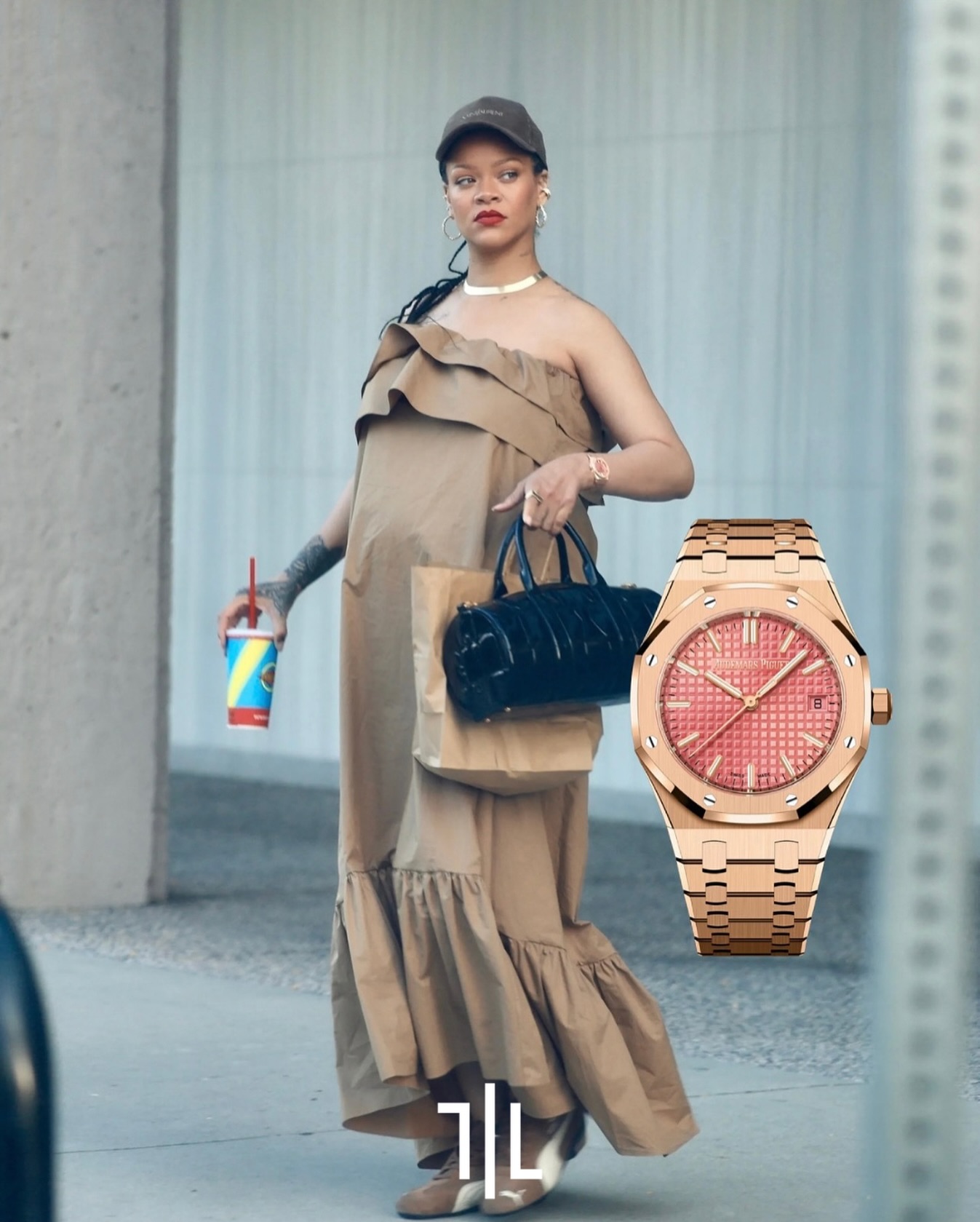 Bức hình khoe con gái của Rihanna: Ngực trần, mọi thứ mộc mạc trừ 1 vật trên tay- Ảnh 4.