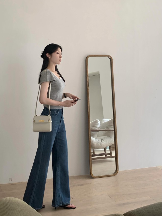 Mặc đẹp rất đơn giản khi chị em phối 5 mẫu áo basic này với quần jeans- Ảnh 6.