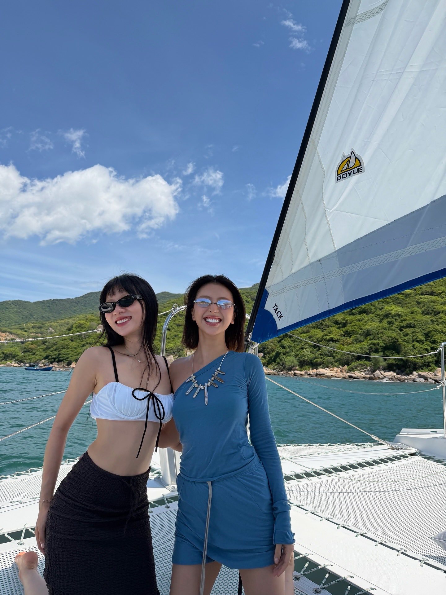 Dàn Em Xinh lần đầu diện bikini đọ body 