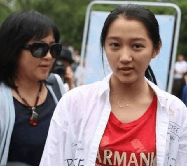 Làm ơn đừng đưa nước tẩy trang cho 5 mỹ nhân showbiz này kẻo lại thất vọng!- Ảnh 13.