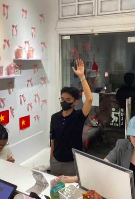 Quán trà ở Hà Nội lên tiếng về thông tin "tổng tài" trong vụ đánh người, chụp ảnh quảng cáo cho quán- Ảnh 1.