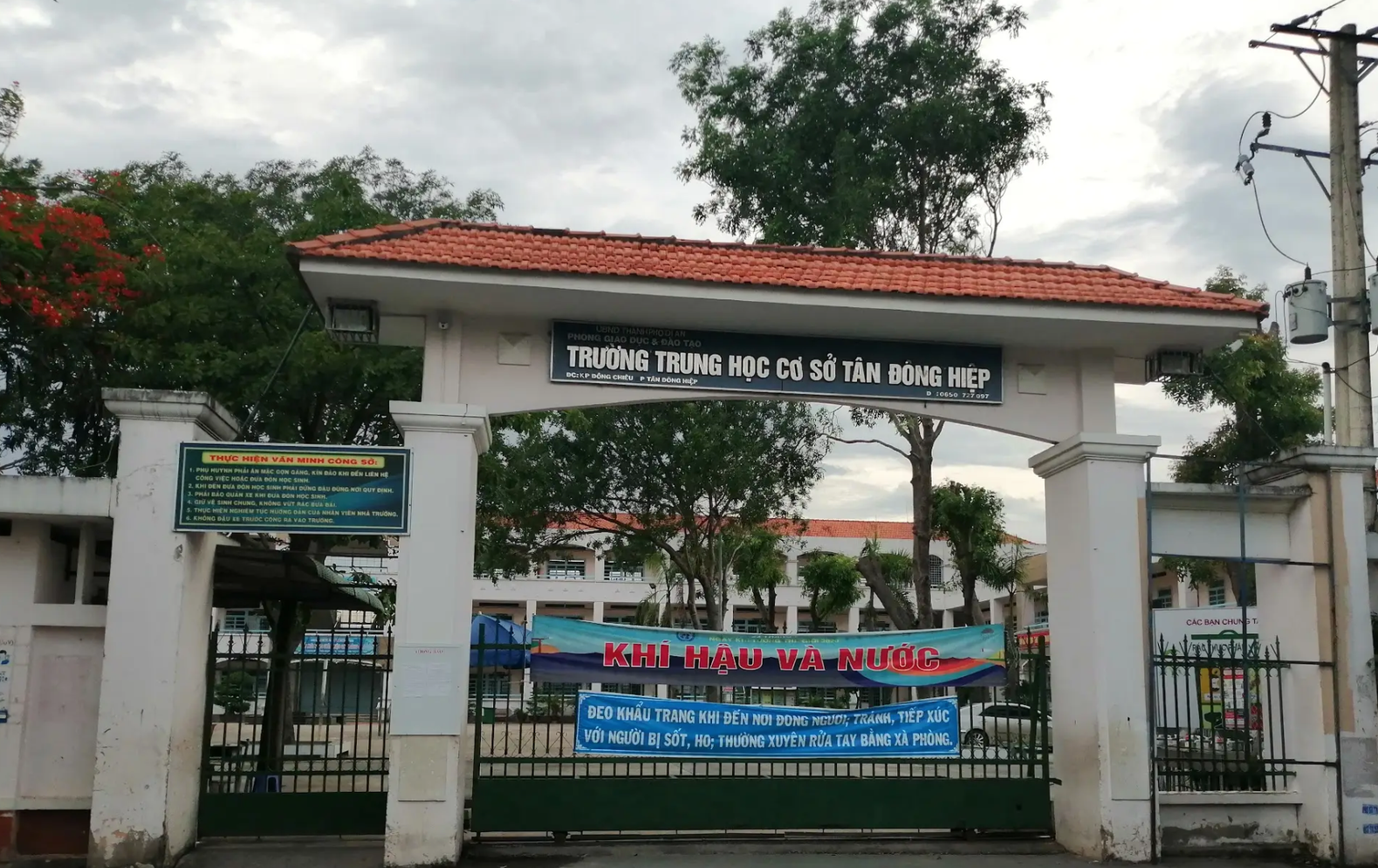 Phụ huynh lớp 7 ở TP HCM than phiền "nếu con không học kỹ năng thì 15 giờ phải đón về"- Ảnh 1.
