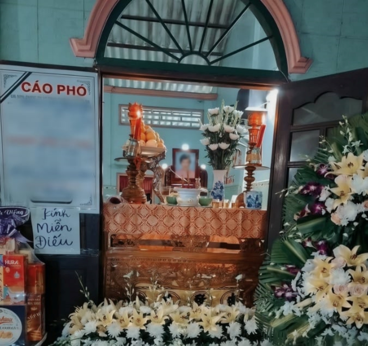 Tang thương tại ngôi nhà của người phụ nữ qua đời sau khi bị cướp giật điện thoại: Mẹ đau đớn kể khoảnh khắc cuối cùng- Ảnh 1.