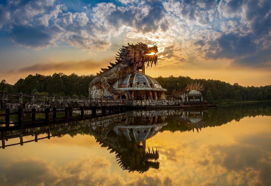 Công viên 70 tỷ đồng bỏ hoang gần 20 năm ở miền Trung Việt Nam: Từng lên báo Mỹ, hiện trạng gây bất ngờ- Ảnh 1.