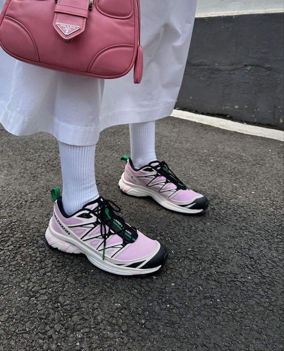 Salomon - Đôi sneakers “thô kệch” trở thành đồng phục của hội IT girl toàn cầu- Ảnh 7.