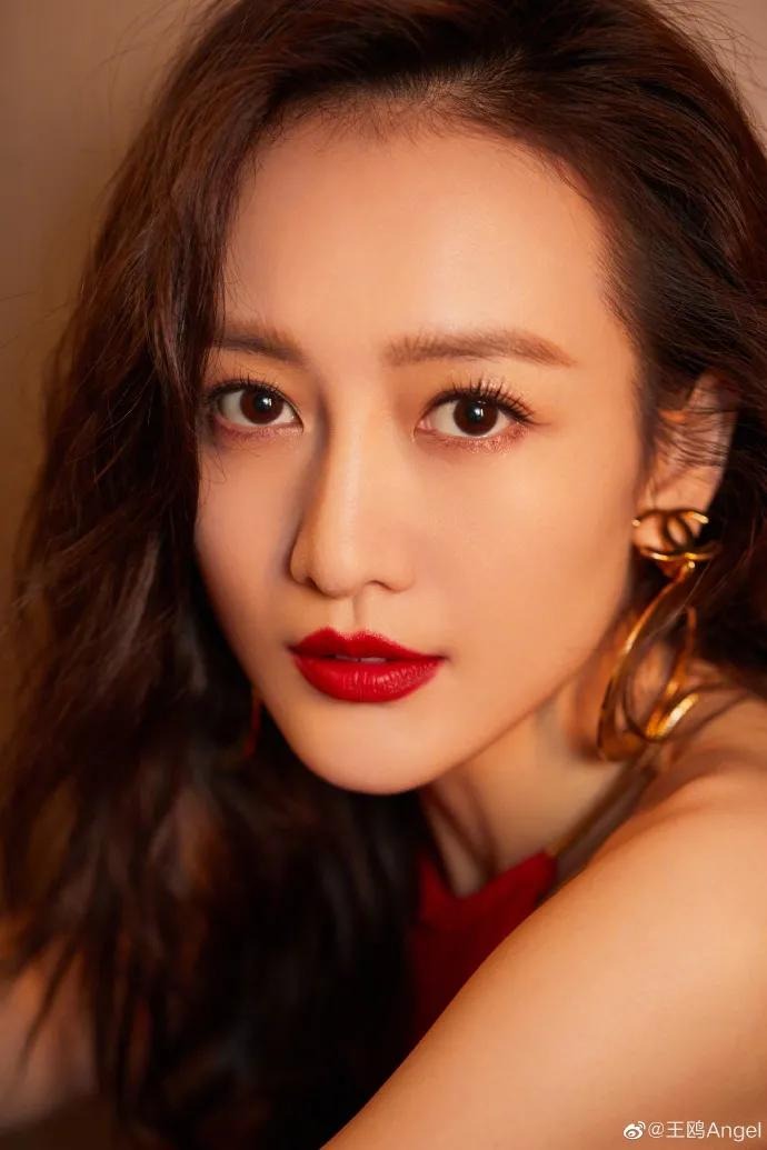 Làm ơn đừng đưa nước tẩy trang cho 5 mỹ nhân showbiz này kẻo lại thất vọng!- Ảnh 18.
