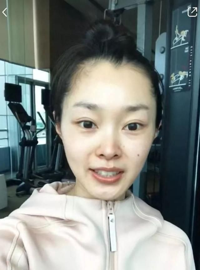 Làm ơn đừng đưa nước tẩy trang cho 5 mỹ nhân showbiz này kẻo lại thất vọng!- Ảnh 6.