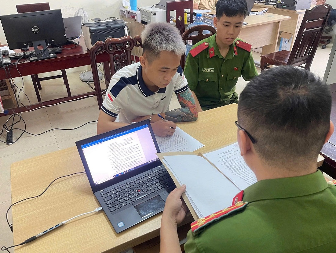 Đột kích nhà riêng, bắt "ông trùm" Nguyễn Hồng Quân sinh năm 2006- Ảnh 1.