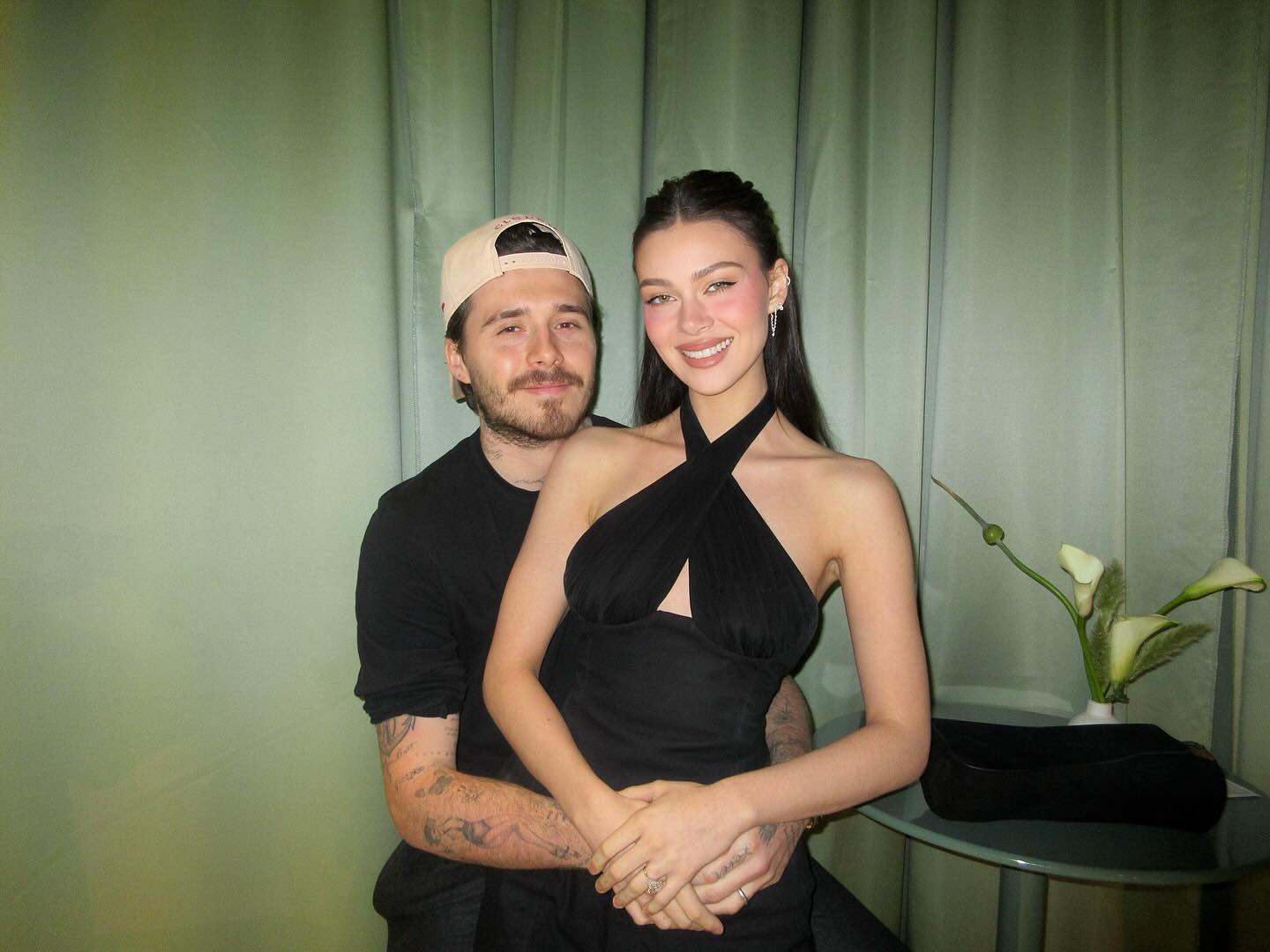 Con cả nhà Beckham ca ngợi vợ, ngầm chỉ trích bố mẹ - David và Victoria giữa lúc rạn nứt gia đình?- Ảnh 2.