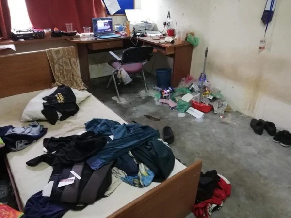 5 kiểu bạn cùng phòng ám ảnh nhất KTX: Ở bẩn vẫn chưa đáng sợ bằng thế này!- Ảnh 1.