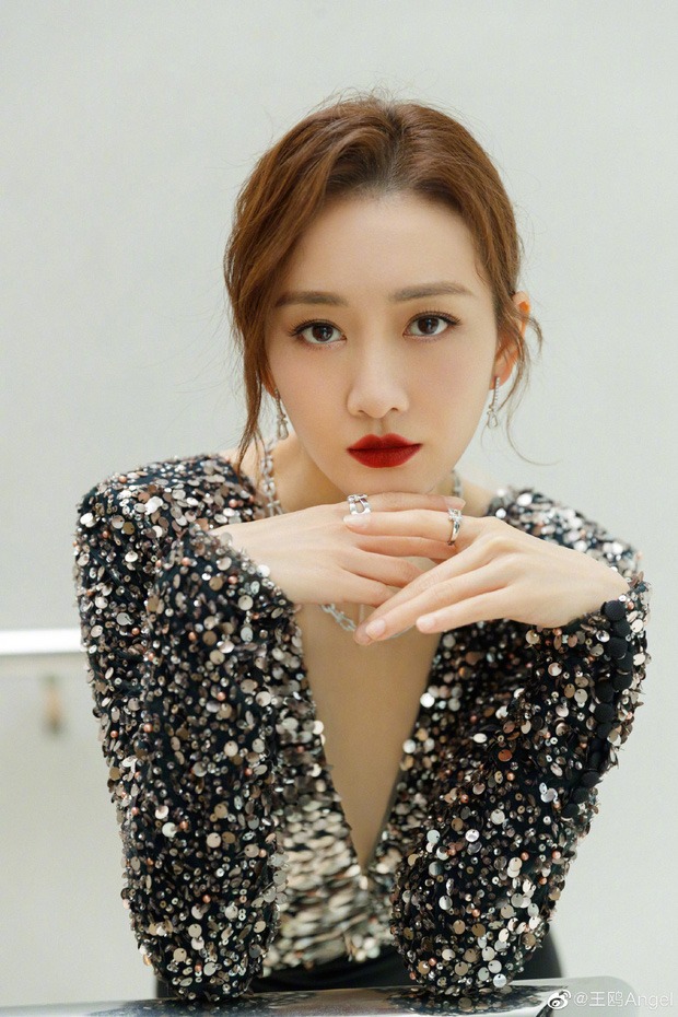 Làm ơn đừng đưa nước tẩy trang cho 5 mỹ nhân showbiz này kẻo lại thất vọng!- Ảnh 19.