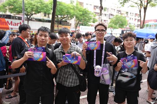 Săn vé “Yamaha PHIÊU Concert” gây sốt: Fan Yamaha camp xuyên đêm, giới trẻ háo hức chờ đại tiệc 70 năm- Ảnh 4.