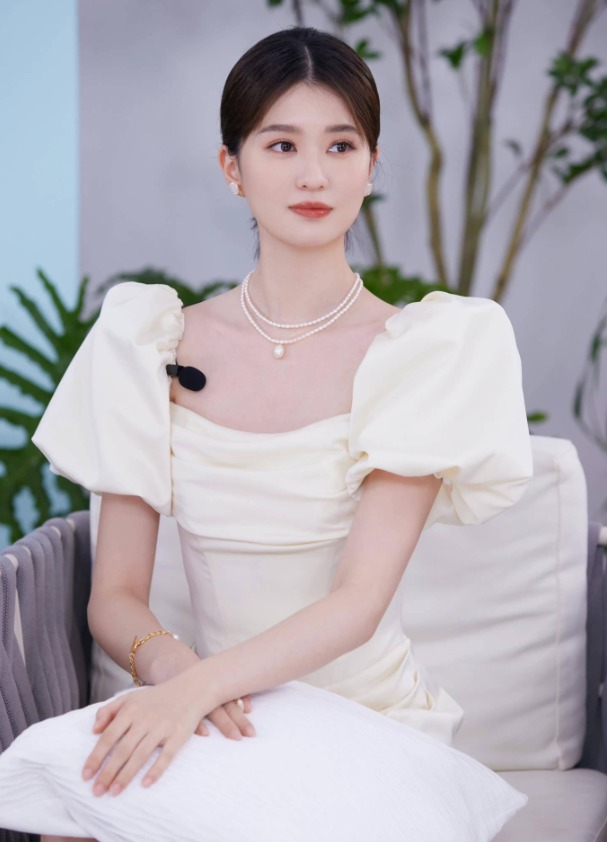 Làm ơn đừng đưa nước tẩy trang cho 5 mỹ nhân showbiz này kẻo lại thất vọng!- Ảnh 11.