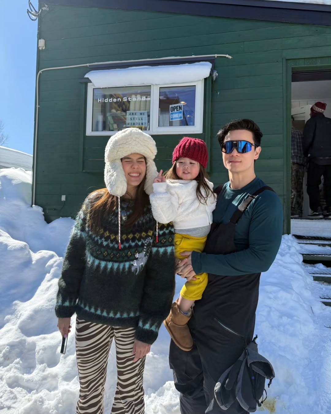 Ph&uacute; b&agrave; khoe t&uacute;i: Vợ đại gia Th&aacute;i Lan kh&ocirc;ng quan t&acirc;m t&uacute;i hiệu g&igrave;, nhưng charm nhất định phải gắn- Ảnh 21.