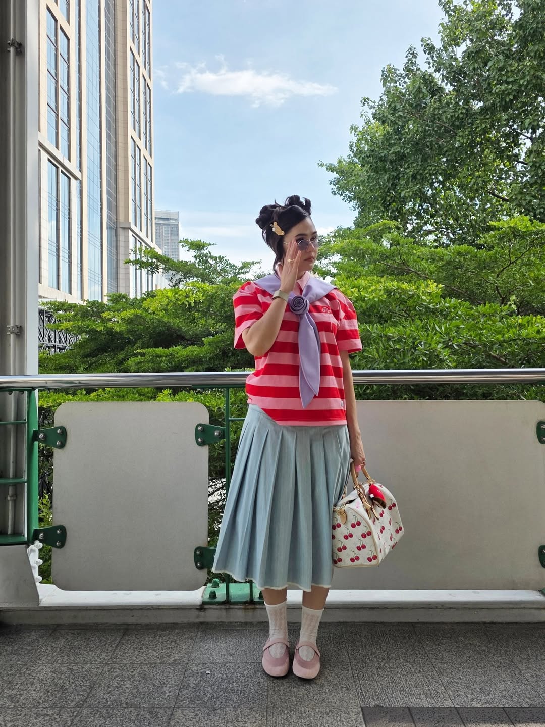 Ph&uacute; b&agrave; khoe t&uacute;i: Vợ đại gia Th&aacute;i Lan kh&ocirc;ng quan t&acirc;m t&uacute;i hiệu g&igrave;, nhưng charm nhất định phải gắn- Ảnh 5.