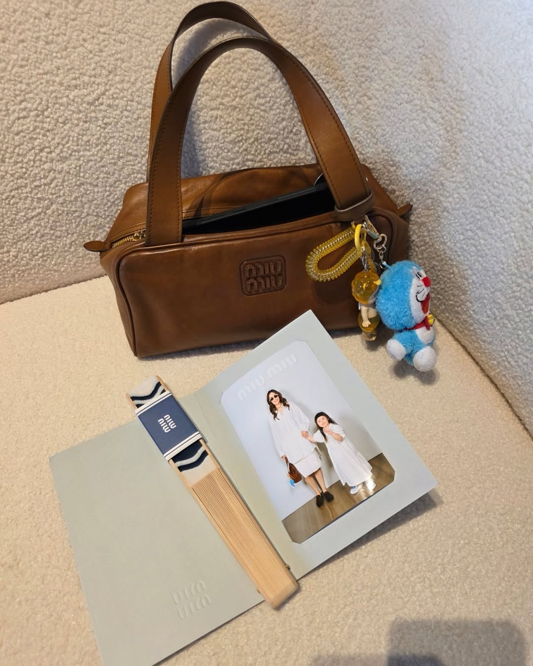 Ph&uacute; b&agrave; khoe t&uacute;i: Vợ đại gia Th&aacute;i Lan kh&ocirc;ng quan t&acirc;m t&uacute;i hiệu g&igrave;, nhưng charm nhất định phải gắn- Ảnh 13.