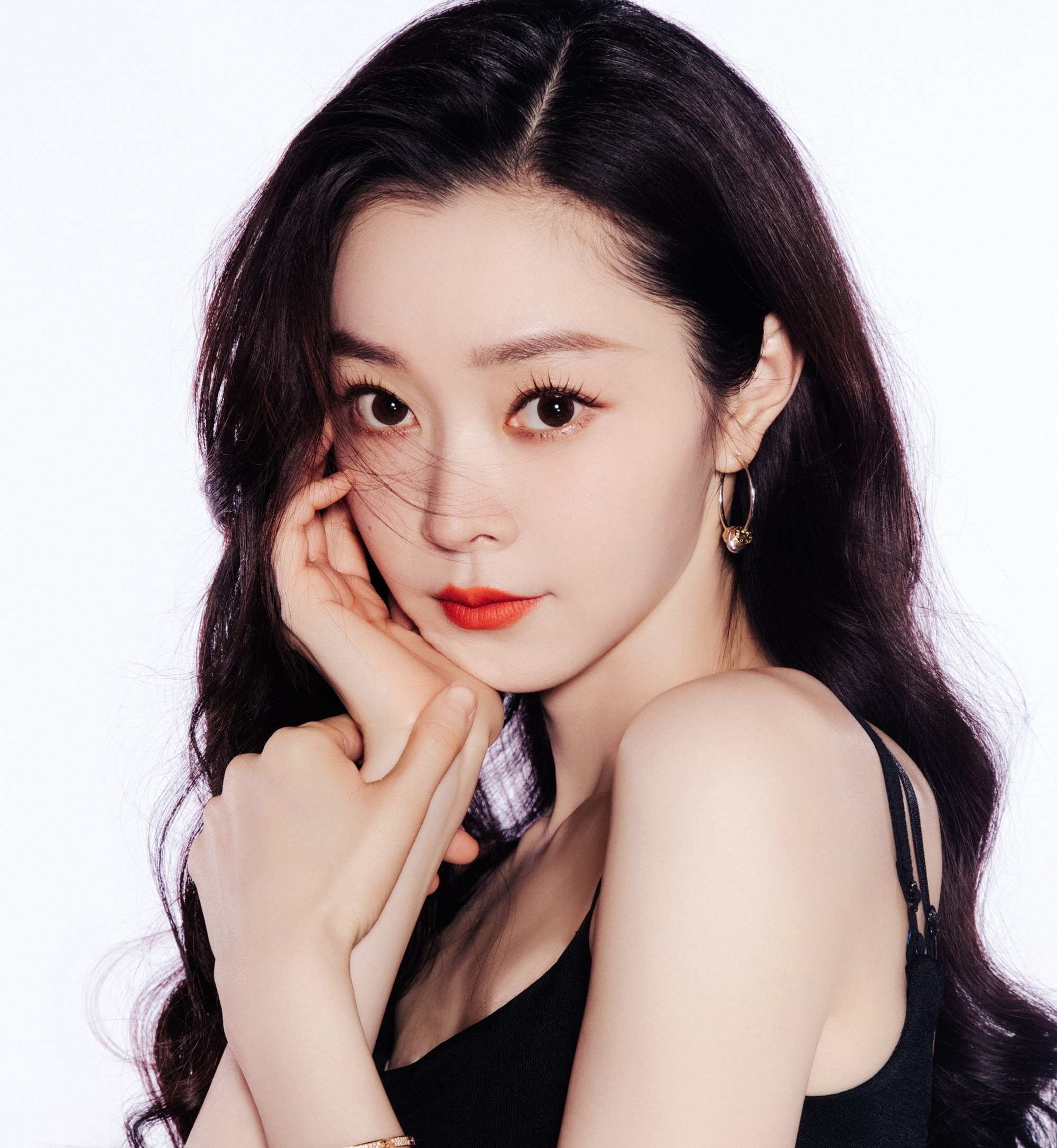 Làm ơn đừng đưa nước tẩy trang cho 5 mỹ nhân showbiz này kẻo lại thất vọng!- Ảnh 7.