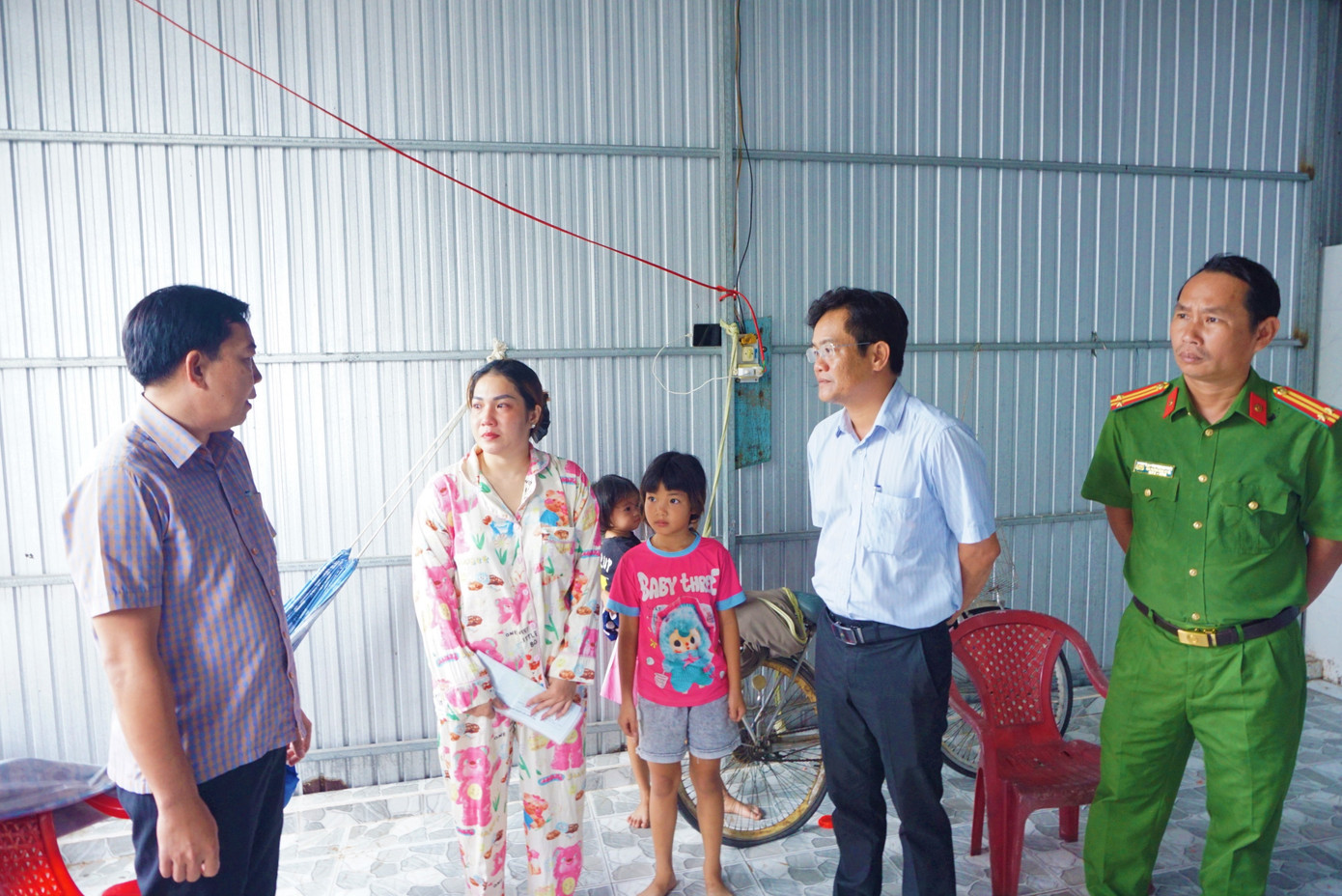 Bé 5 tuổi bại liệt tử vong do đuối nước- Ảnh 1.