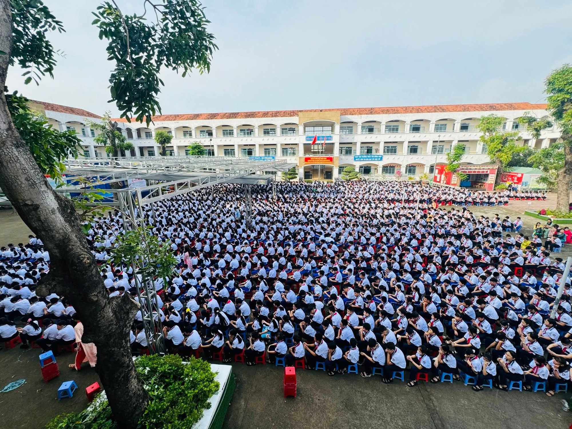 Vụ học sinh không học kỹ năng phải đón về trước 15 giờ: Hiệu trưởng lên tiếng- Ảnh 1.