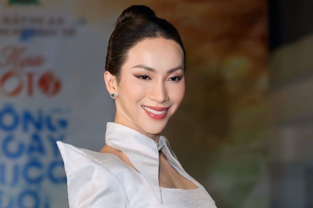 "B&agrave; bầu l&ocirc; t&ocirc;" quyền lực nhất S&agrave;i G&ograve;n, từng cầm cố t&agrave;i sản để duy tr&igrave; g&aacute;nh h&aacute;t, cuộc sống hiện tại khiến ai cũng ngỡ ng&agrave;ng- Ảnh 1.