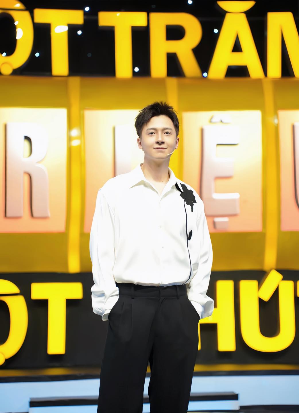 Ngoại hình điển trai của "phú ông" showbiz Việt, mỗi quận sở hữu 2 căn nhà, U40 chưa vợ- Ảnh 9.