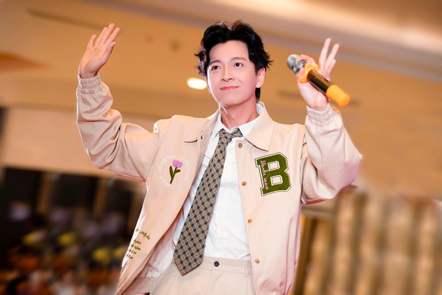 Ngoại hình điển trai của "phú ông" showbiz Việt, mỗi quận sở hữu 2 căn nhà, U40 chưa vợ- Ảnh 3.