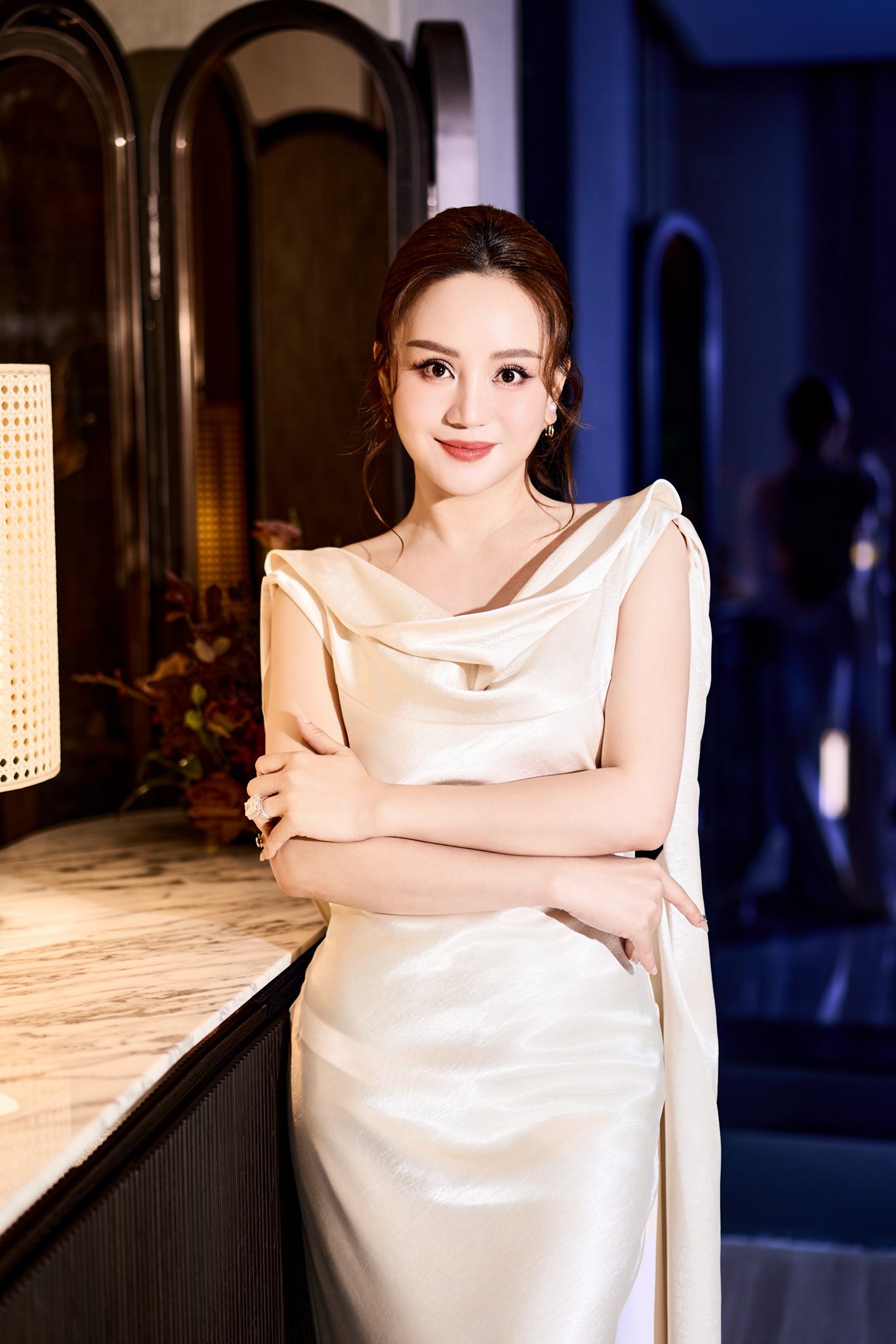 Nữ ca sĩ “sượng trân” khi được giới thiệu là nghệ sĩ “sạch”, lập tức đính chính: Không thích drama mà drama thích tôi- Ảnh 2.