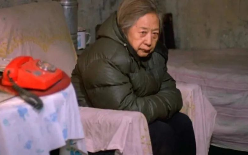 Rút sổ tiết kiệm 1 tỷ đồng cho con sửa nhà, cụ bà 72 tuổi vẫn bị đưa vào viện dưỡng lão, hàng ngày chỉ được ăn 2 bữa cháo loãng- Ảnh 1.