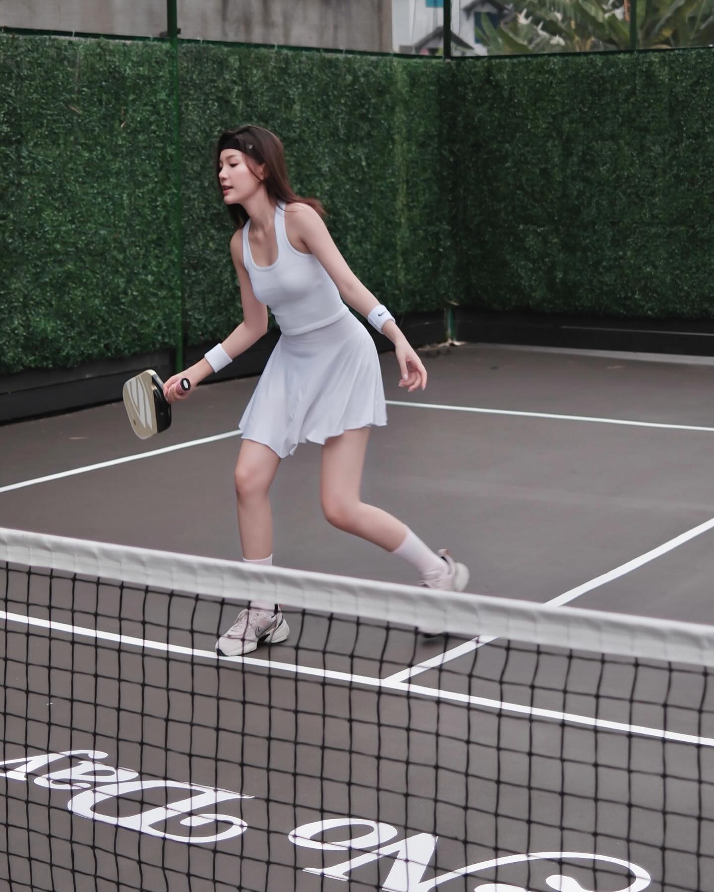 Xả loạt ảnh nét nèn nẹt của gái đẹp miền Tây “đại náo” sân pickleball: Giờ ai cũng cỡ này rồi hả?- Ảnh 13.