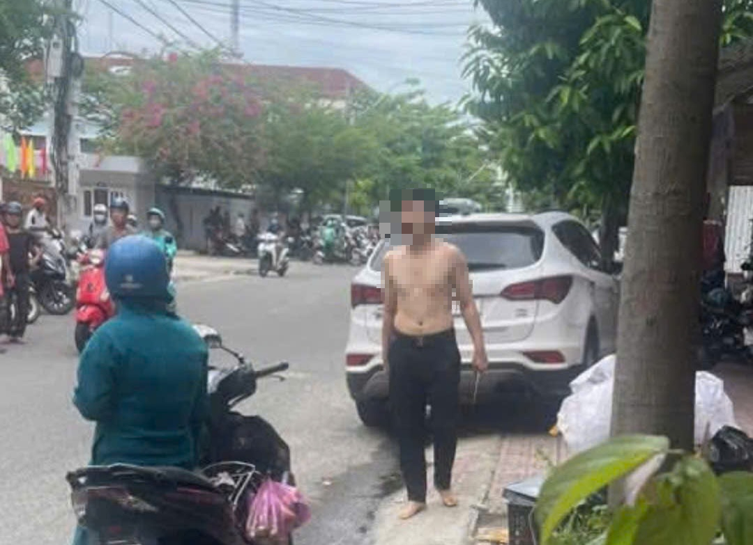 Thực hư th&ocirc;ng tin t&agrave;i xế xe Mercedes bị cho l&agrave; đ&aacute;nh người g&acirc;y x&ocirc;n xao dư luận ở Nha Trang- Ảnh 2.