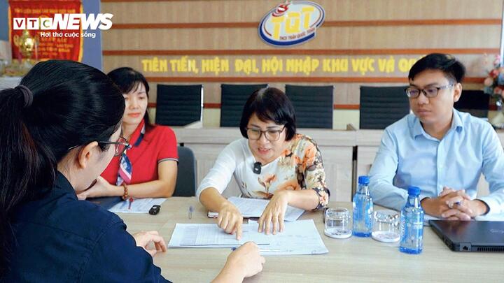 Thẻ BHYT bị lỗi: Phụ huynh lo mất quyền lợi 5 năm, nhà trường và BHXH nói gì?- Ảnh 3.