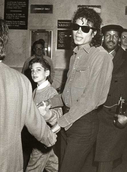 Những người tố cáo Michael Jackson yêu cầu khoản bồi thường khổng lồ- Ảnh 2.